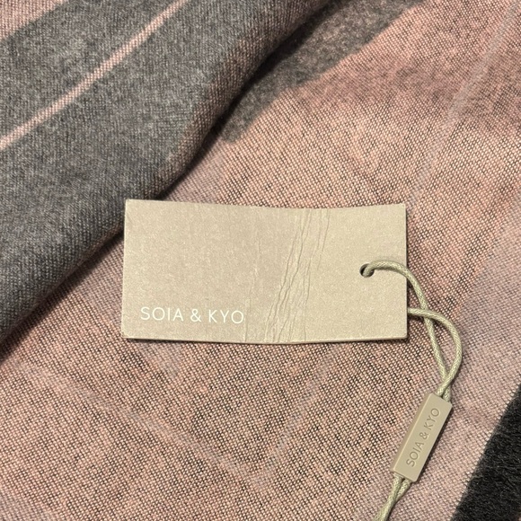 Soia & Kyo Larisa scarf - Picture 6 of 9